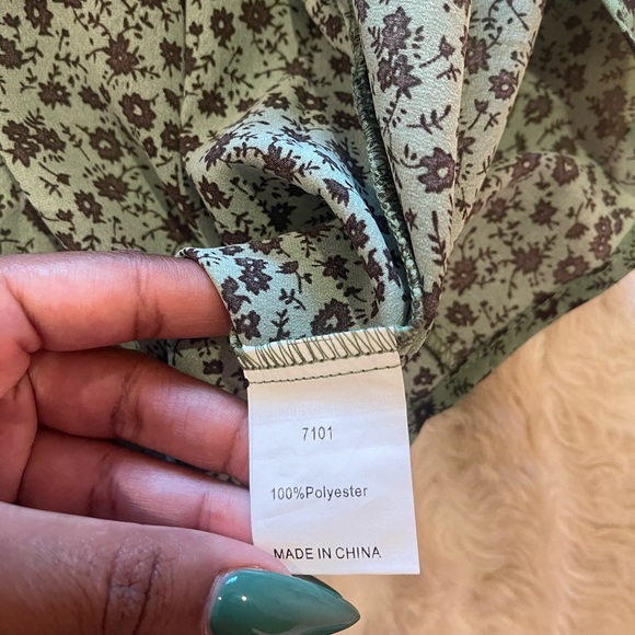 Boho floral tank top with shirred straps - Picture 3 of 6